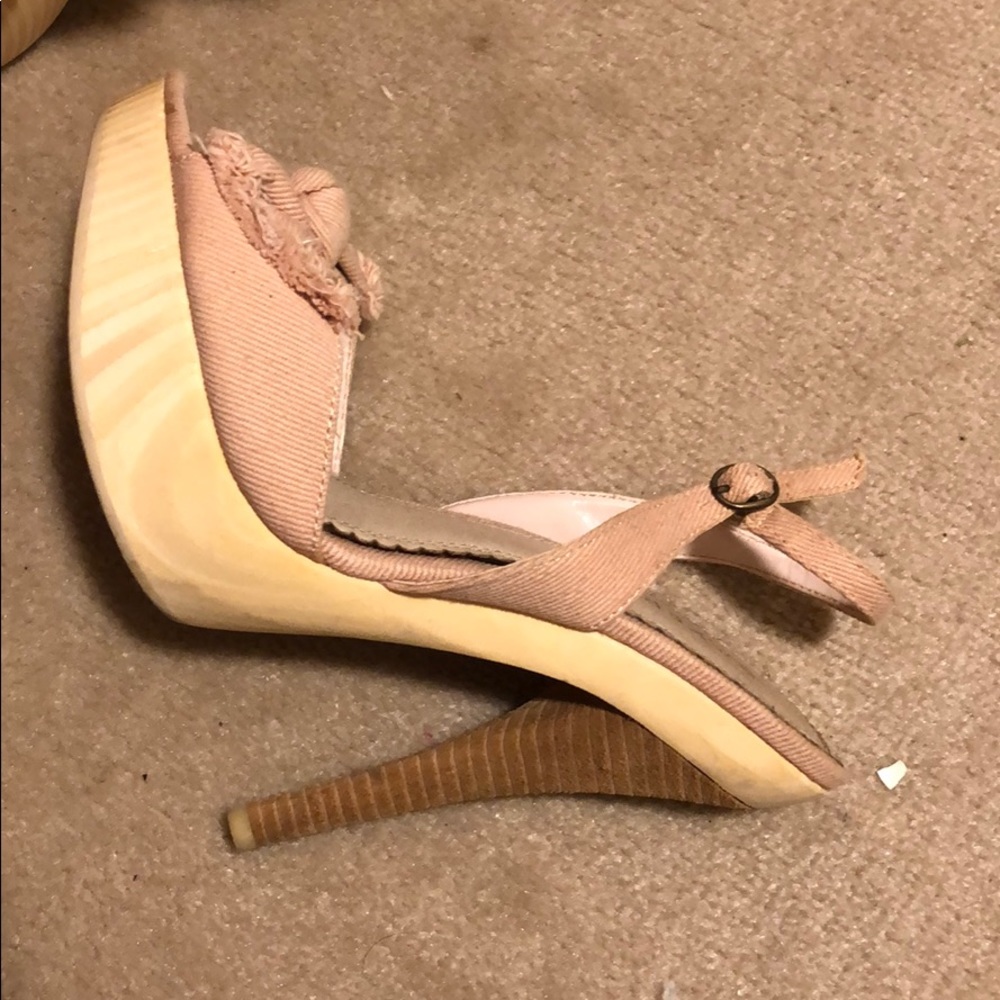 Shoes - Picture 2 of 4